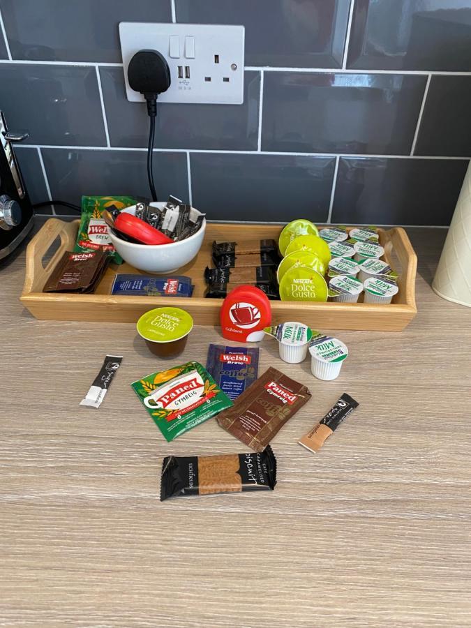 Just Stay Wales Swansea Eksteriør billede